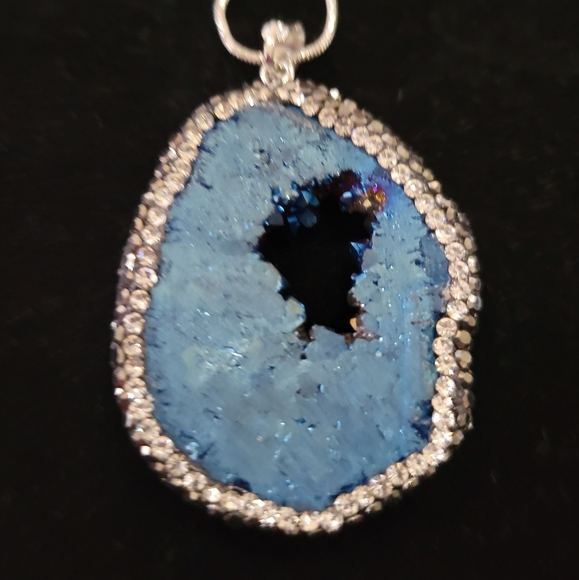 Deep Blue Agate Stone Slice Necklace - Picture 3 of 3